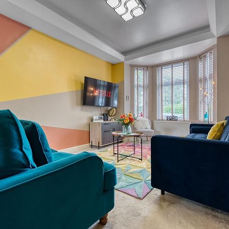 4 Bedroom, 6 Beds, 3 Bathrooms, Near Nec & Birmingham Airport, Business, Contractor And Family Friendly, Free Wi-Fi, Free Parking Ковънтри Екстериор снимка