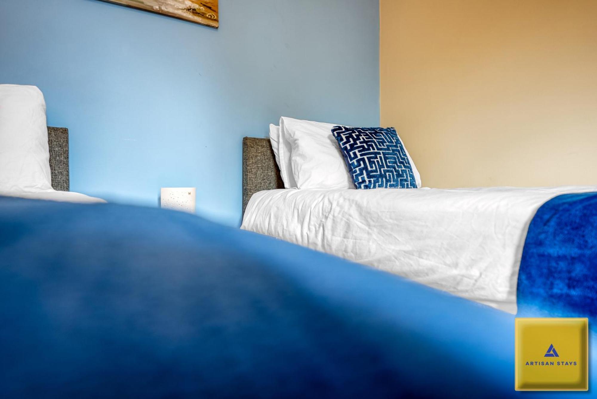 4 Bedroom, 6 Beds, 3 Bathrooms, Near Nec & Birmingham Airport, Business, Contractor And Family Friendly, Free Wi-Fi, Free Parking Ковънтри Екстериор снимка