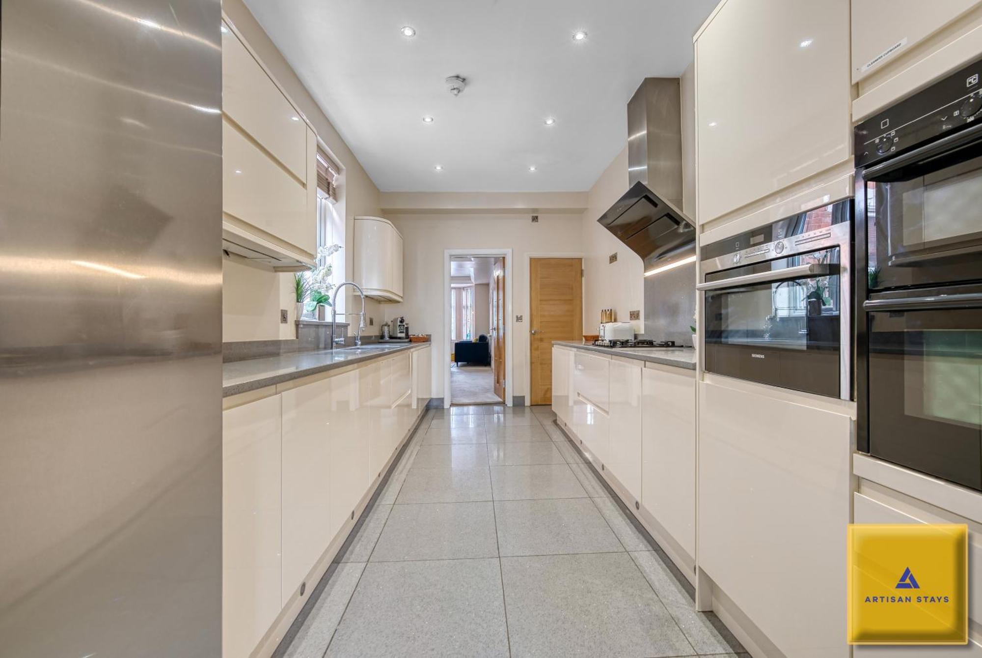 4 Bedroom, 6 Beds, 3 Bathrooms, Near Nec & Birmingham Airport, Business, Contractor And Family Friendly, Free Wi-Fi, Free Parking Ковънтри Екстериор снимка