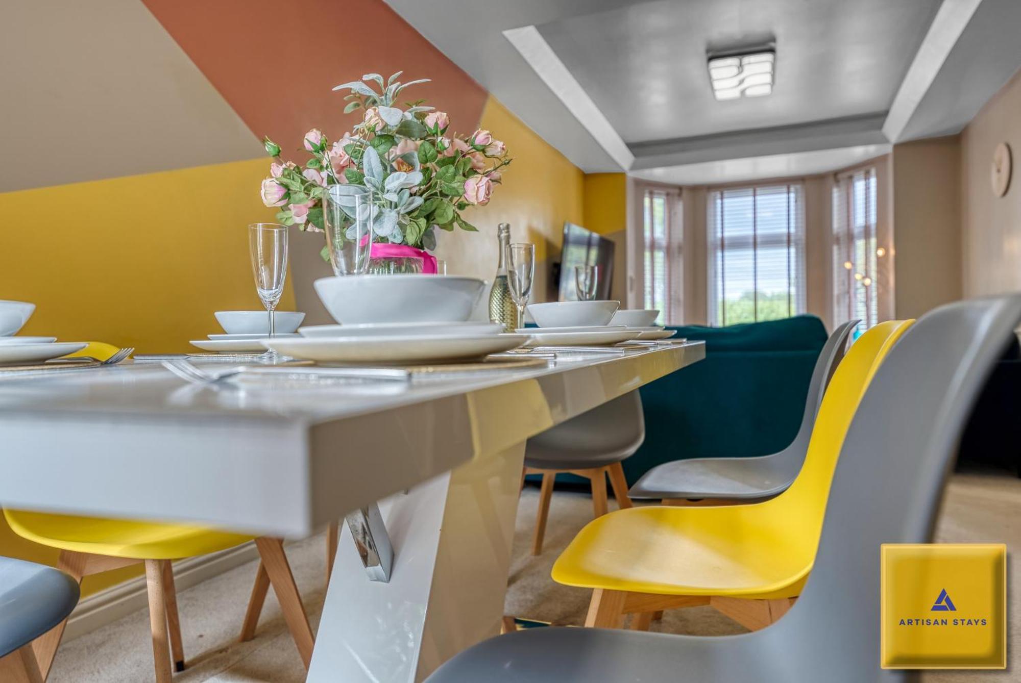4 Bedroom, 6 Beds, 3 Bathrooms, Near Nec & Birmingham Airport, Business, Contractor And Family Friendly, Free Wi-Fi, Free Parking Ковънтри Екстериор снимка